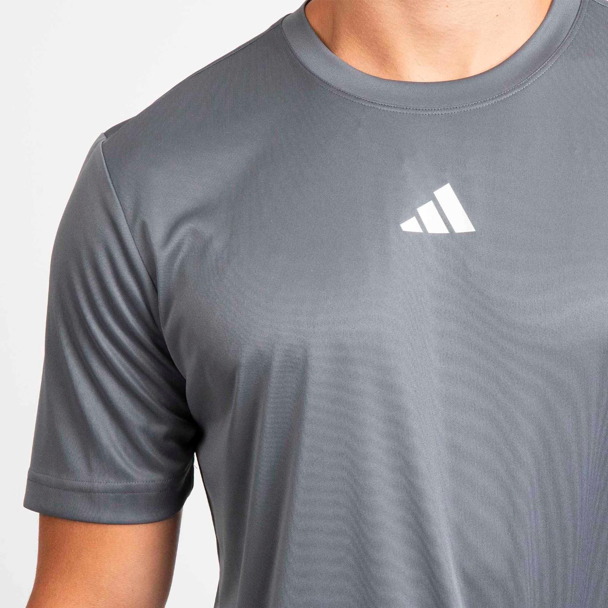 Decathlon | Camiseta Masculina Básica de Treino Adidas Cinza Chumbo