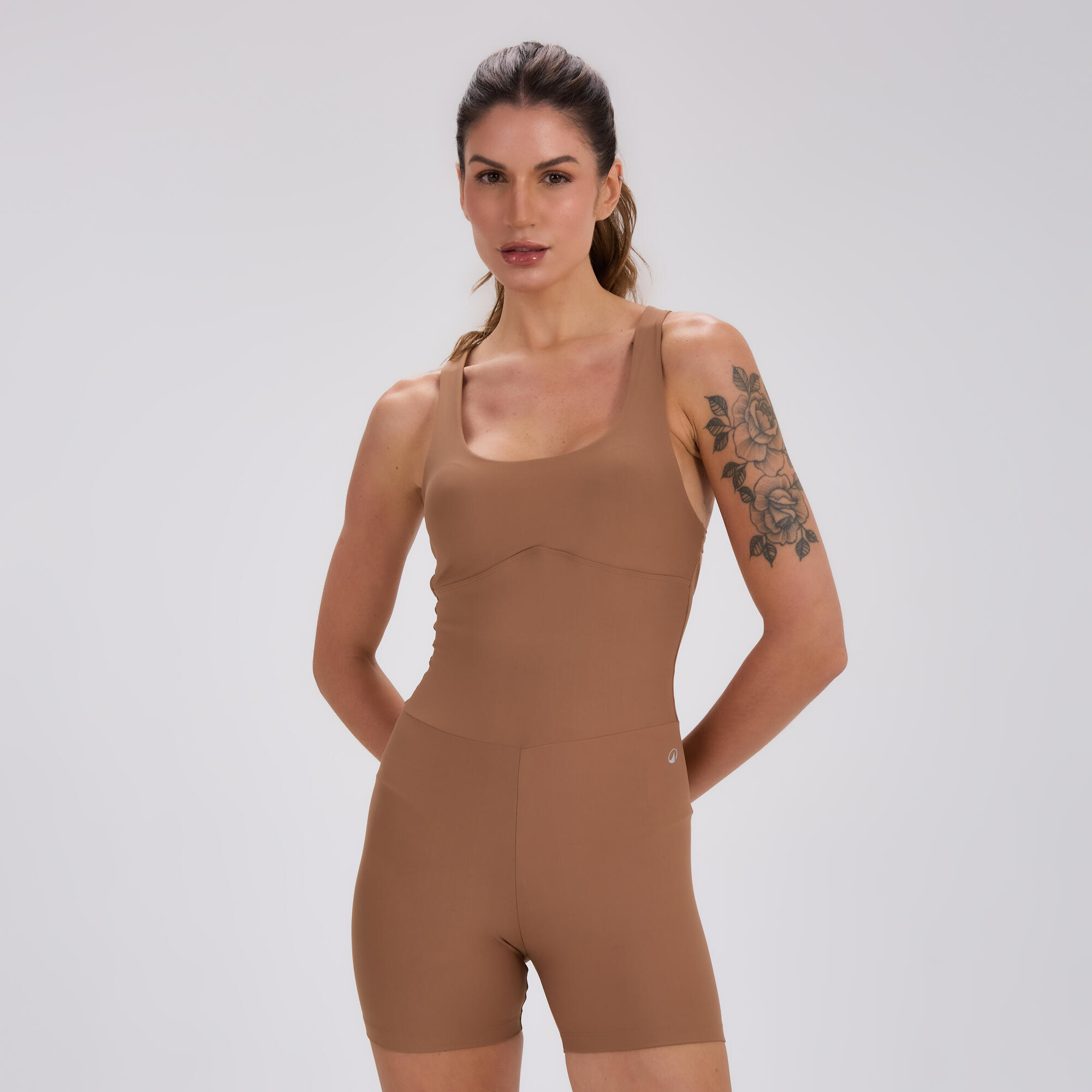 Macacão Curto Feminino de Treino Domyos Mocha By Rachel Apollonio