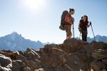 Calca-feminina-de-trekking-Trek-500-cinza-46